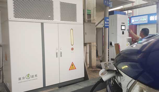 【重卡电动先锋】云顶集团300-400kW重卡充电桩：亮点与应用典范(图2)